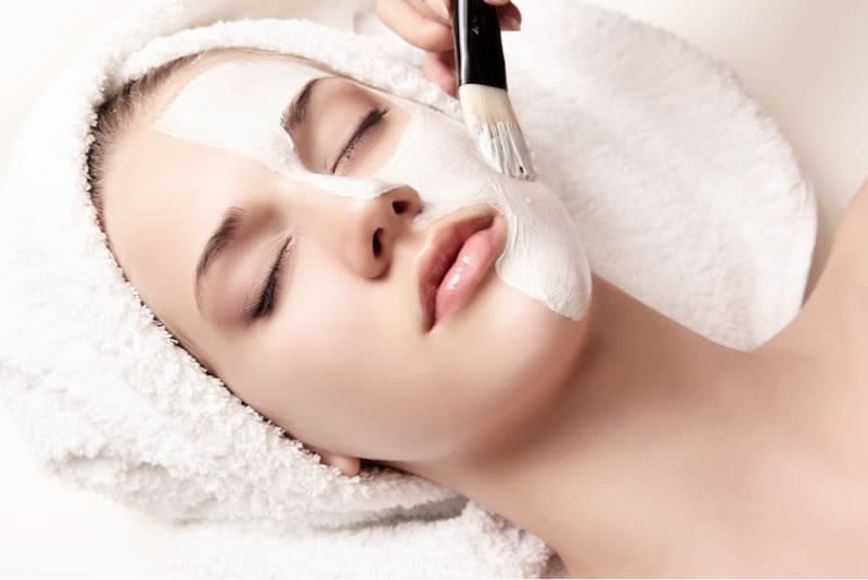 Bột nghệ còn được sử dụng phổ biến như đắp mặt nạ, uống trực tiếp