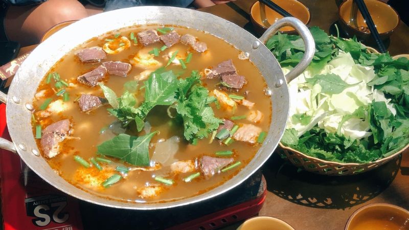 Cách ăn thắng cố của người đồng bào miền núi Tây Bắc