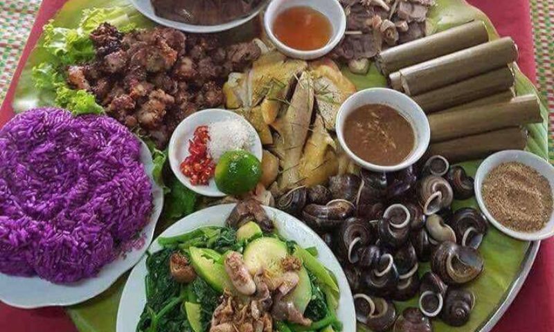 Xôi nếp nương ăn cùng đặc sản Tây Bắc