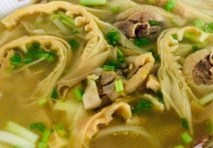 Gà Hầm Măng Khô - Hương Vị Đậm Đà Cho Bữa Cơm Gia Đình