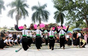 Trang phục múa của người dân tộc Tây Bắc phong phú