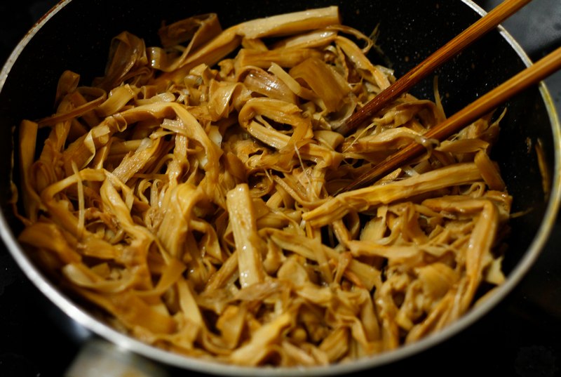 Bảo quản măng khô sau khi sơ chế để dùng cho lần nấu sau