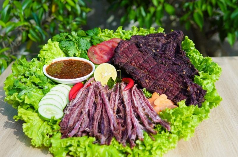 Hoàn thiện món ăn