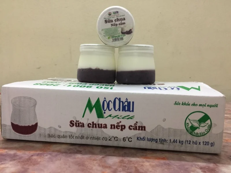 sữa chua nếp cẩm Mộc Châu được chế biến kỹ lưỡng