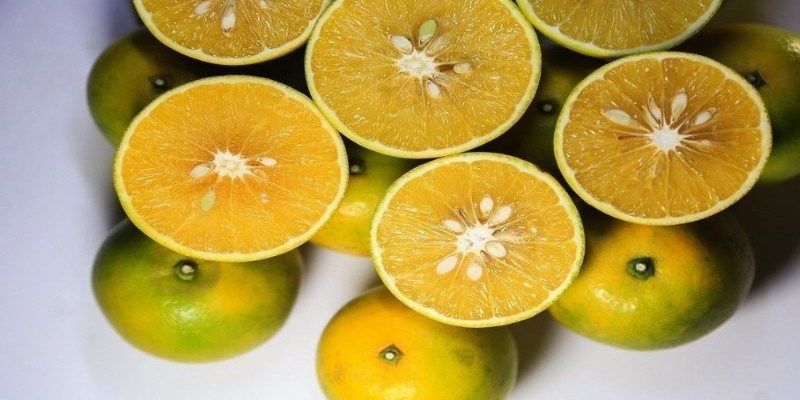 Hãy ăn trực tiếp sau khi rửa sạch và bóc vỏ cam